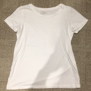 Women’s classic white tee